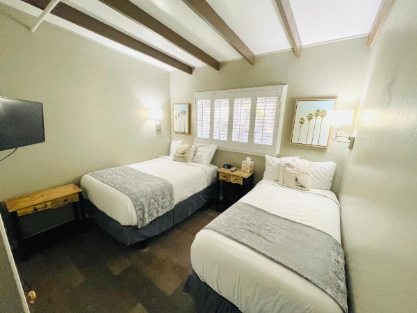 Pleasant Inn image 10